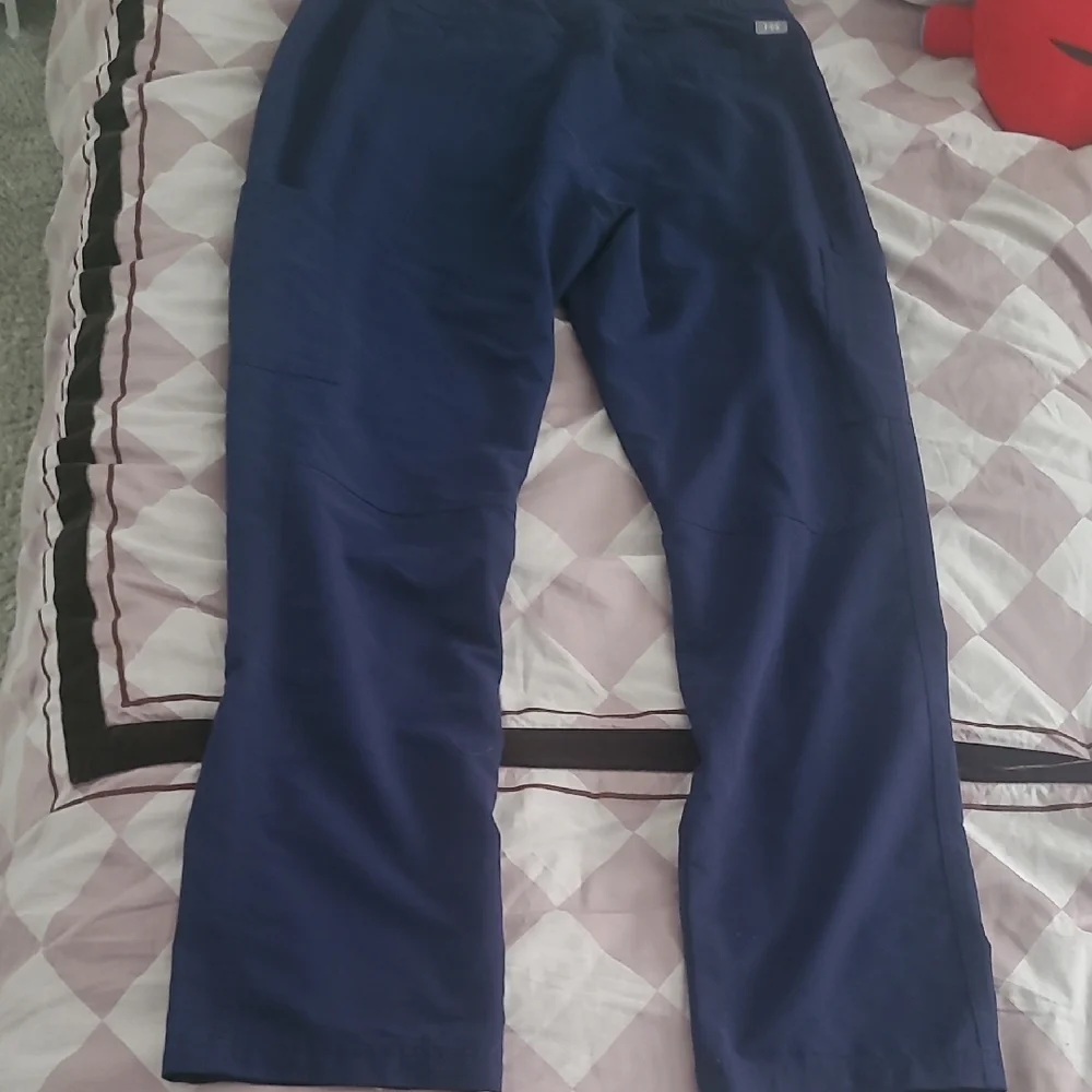 Figs Blue Cargo Pants with Straight Leg - Picture 3 of 4